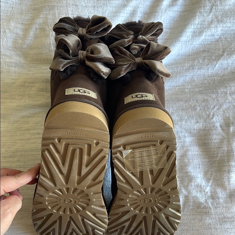 UGG Brown Boots- Bows-Velvet -NEW!! Women 11 - Picture 7 of 9